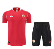 Ensemble Rouge Manchester United 25/26 – T-Shirt & Short d’Entraînement OG