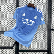 Maillot Real Madrid concept 2025-26